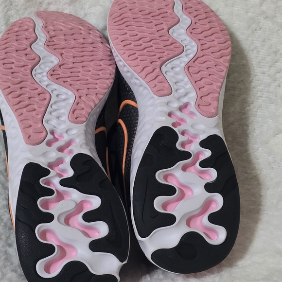 New-Nike RENEW RUN sneakers. - Picture 5 of 7